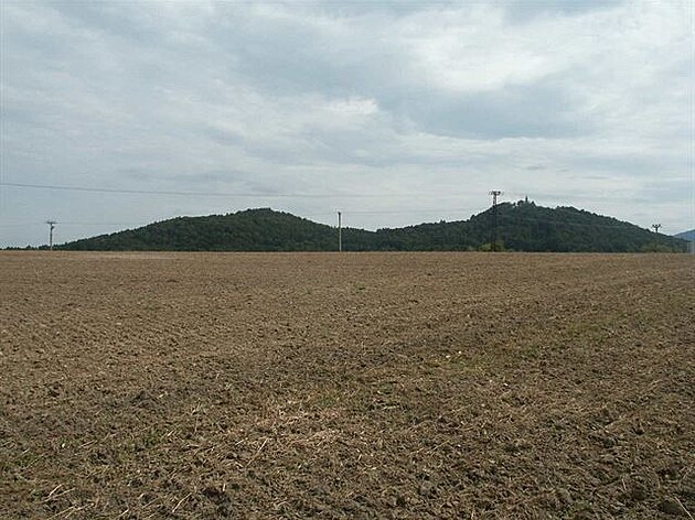 11 Borový vrch (487 m n. m.) a Boí hora (525 m n. m.) s kostelem Panny Marie...