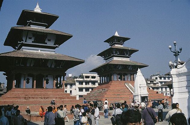 Káthmándú, námstí Durbar - svatyn jsou vude