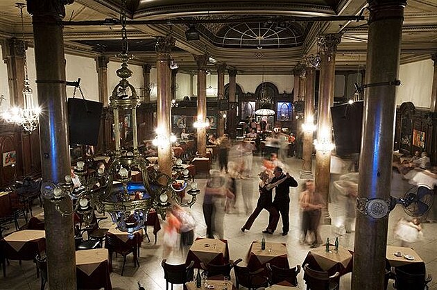 Confitería La Ideal, klasické tango v tanením sále v Buenos Aires, Argentina