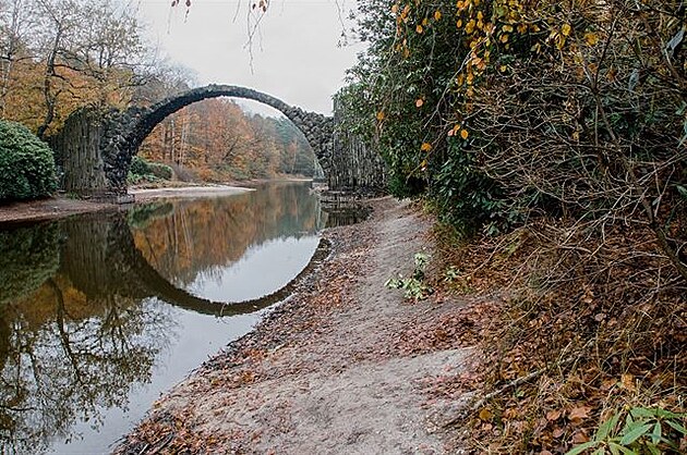 Most pes áblovo jezero