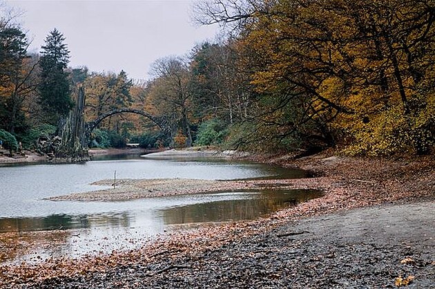 Je málo vody, jezero je odputné