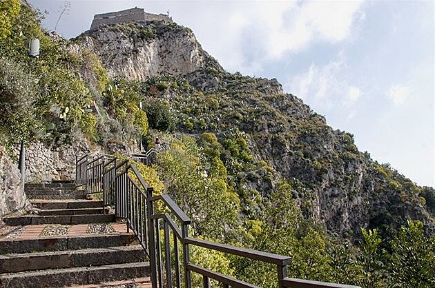 Taormina - stoupáme na Monte Tauro. Sicílie, kvten 2018.