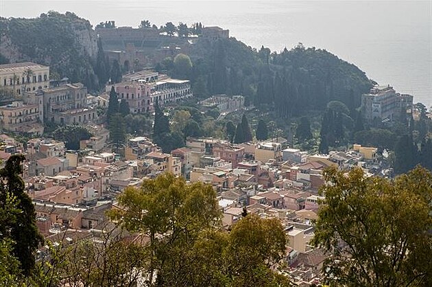 Taormina - výhledy na slavný amfiteátr. Sicílie, kvten 2018.