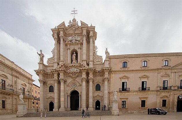 Syrakusy - duomo di Siracusa. Sicílie, kvten 2018.