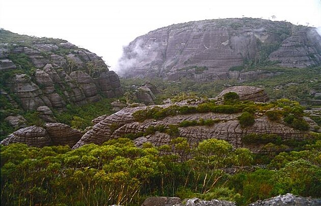 Hory Shrouded Gods a Monolith Valley za det. Národní park Budawangs, Austrálie