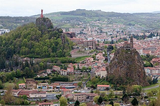 Msto Le Puy en Velay. Francouzské stedohoí.
