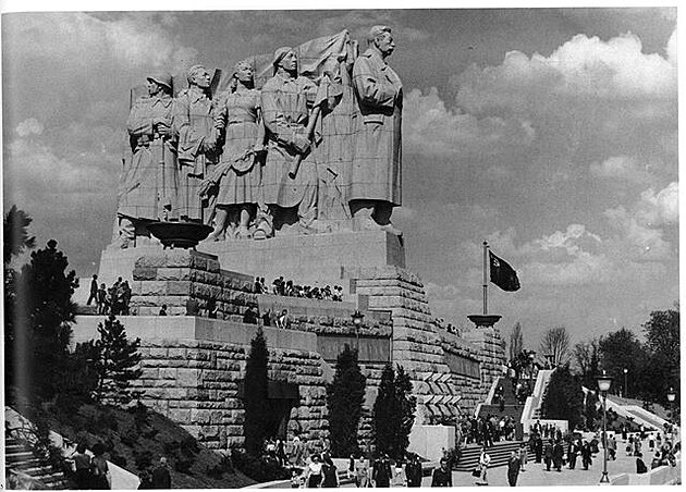 Stalinv pomník - Letná