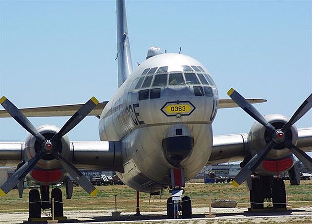 Boeing 377 Stratocruiser 4