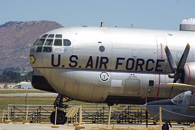 Boeing 377 Stratocruiser 5