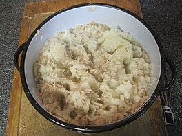 1 Nastrouhan brambory