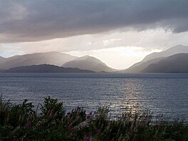 34 - veern pohled pes Loch Linhe