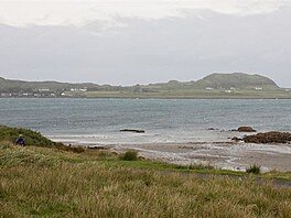 2 - Mull - za vodou je ostrvek Iona