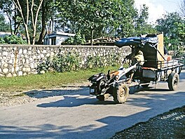 Pokhara 1996: Walking Tractor - krejc traktor