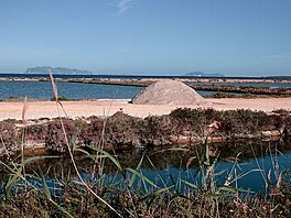 Cesta na Siclii. Kopec soli - Saline di Trapani