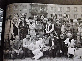 Studenti a studentky Stavebn prmyslov koly v Lipnku nad Bevou r. 1966, po...