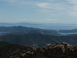 Elba z Monte Capanne (v pozad italsk pevnina)