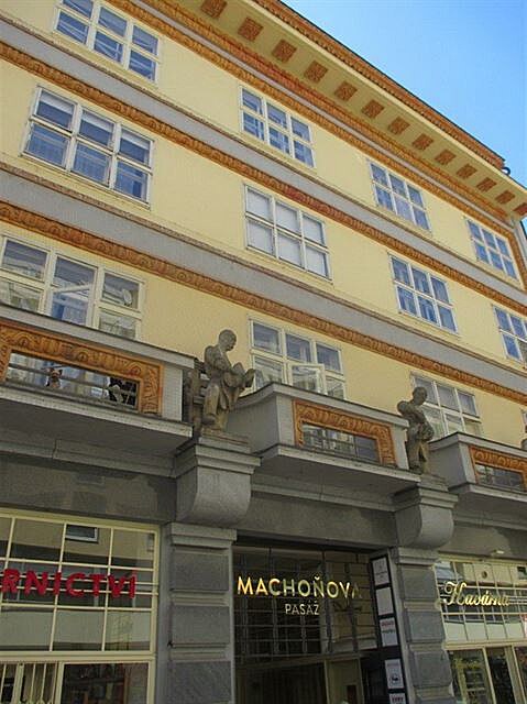 Mach - palác Passage