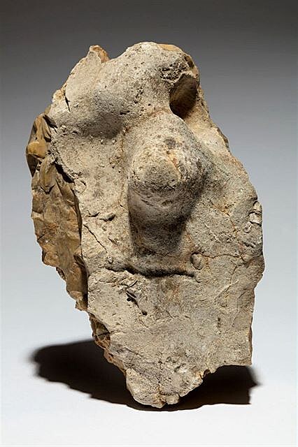 Neandertáslká plastika, pazourek (31,7 x 19 x 11,4 cm), 50 000 - 150 000 let,...