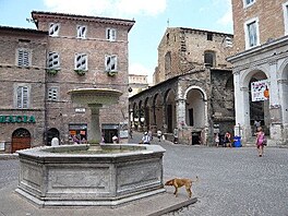 Urbino, Piazza della Repubblica