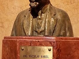 Lucerna, pas, busta Vcslav Havel 1