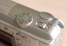 CoolPix 2000