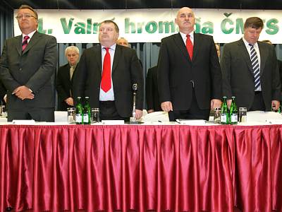 Generalita eskho fotbalu pi zahjen Valn hromady (zleva): Vlastimil Koal, Jam Obst, Pavel Mokr a Jaroslav Vacek.