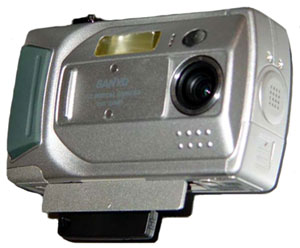 Digitln fotoapart Sanyo s bezdrtovou komunikac Wi-Fi