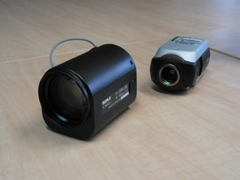 Kamera a teleobjektiv 10-100 mm