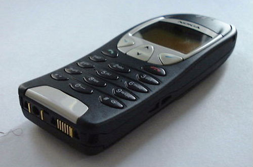 Nokia 6210 - z boku zdola