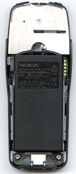 Zadn strana telefonu, baterie od Sanyo made for Nokia...