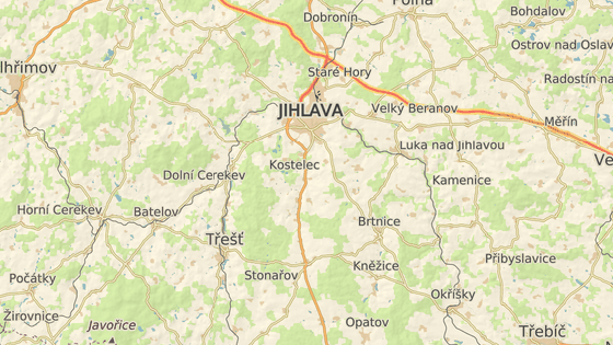 Nehoda se stala na vytížené silnici I/38 jen kousek od Jihlavy. Hlavní tah na Znojmo musel být uzavřen.