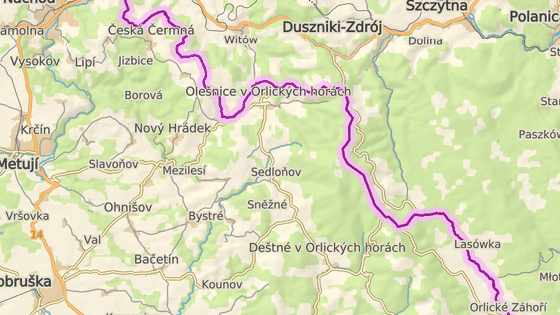 S nedostatkem žáků se potýká Deštné v Orlických horách (červená značka) i Olešnice (modrá značka). S nedostatkem žáků se potýká Deštné v Orlických horách (červená značka) i Olešnice (modrá značka).