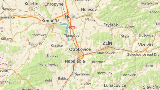 Pož&aacute;r kolem tratě se roz&scaron;&iacute;řil na několika m&iacute;stech mezi Spytihněv&iacute; (modr&aacute; značka) a Tlumačovem (zelen&aacute; značka).