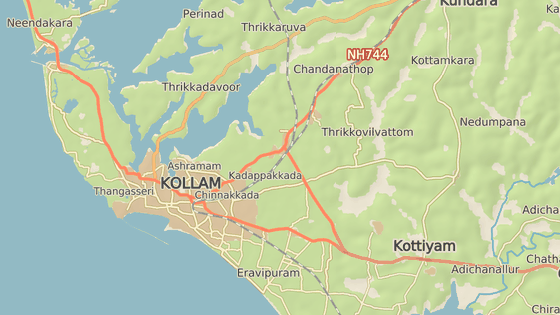 Nejmn 108 lid zahynulo a dalch asi 350 utrplo zrann pi poru v hinduistickm chrmu ve mst Kollam v jihoindickm stt Krala.