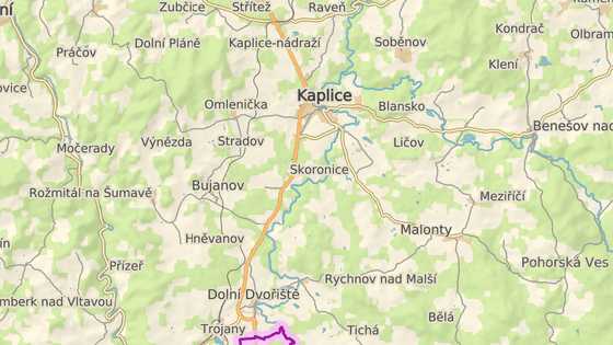 Dálnice D3 povede vlevo od současné silnice spojující Kaplici s hranicemi s Rakouskem. Dálnice D3 povede vlevo od současné silnice spojující Kaplici s hranicemi s Rakouskem.