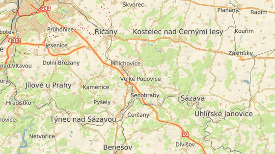 Problematický je úsek mezi 34. km (Ostředek, červeně) a 41. km (Šternov, zeleně), strana dálnice směrem od Brna je v rekonstrukci, doprava je svedena do pásu na Brno, dva jízdní pruhy pro každý směr s omezením rychlosti. Když se tam stane nehoda, rychle vznikne kolona. Dnes ráno sahala až k 15. kilometru (Všechromy, modrá).