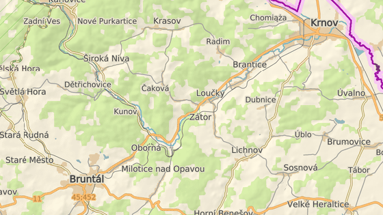 Z&aacute;tor lež&iacute; na řece Opavě mezi Brunt&aacute;lem a Krnovem. V minulosti byla obec často těžce zkou&scaron;en&aacute; povodněmi. To by se snad nemělo už opakovat.