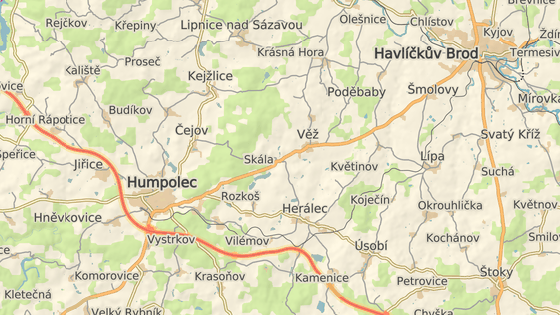 Těžká nehoda osobního a nákladního auta uzavřela silnici I/34 mezi Havlíčkovým Brodem a Humpolcem.