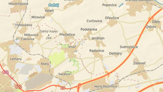 K nehodě došlo u obce Podolanka nedaleko Prahy. (19. května 2020)
