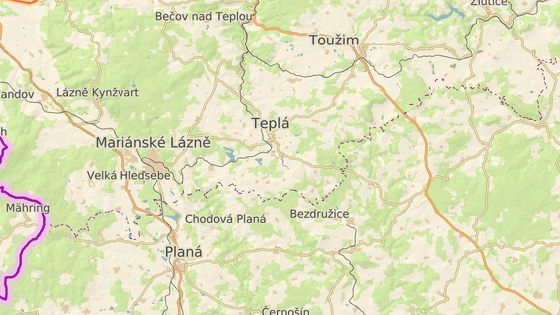 Zamýšlená trať. O propojení lokálky z Pňovan do Bezdružic (červená značka) s regionální tratí v Teplé na Karlovarsku (modrá značka) se mluví více než jedno století.