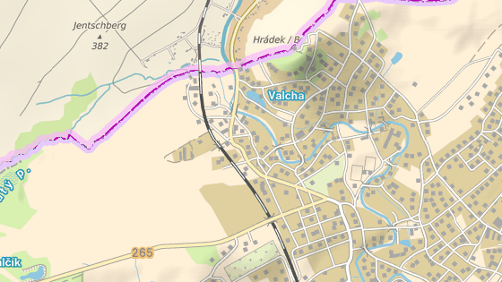 Děčín bölgesindeki Varnsdorf'ta çok katlı bir bina yanıyor