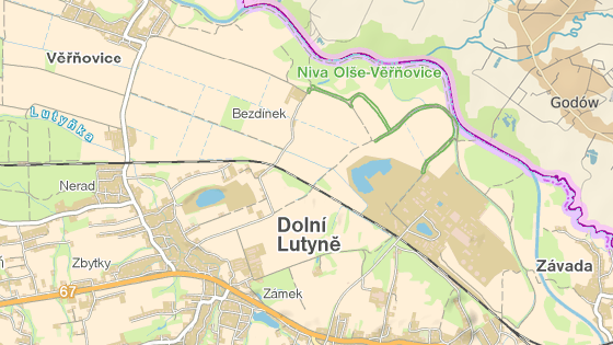 Železniční přejezd v Dolní Lutyni na hlavní trati mezi Ostravou a Slovenskem. Železniční přejezd v Dolní Lutyni na hlavní trati mezi Ostravou a Slovenskem.