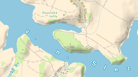 Pvoz pluje po 1,7 kilometr dlouh trase mezi obcemi Roudno a Razov.