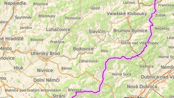 Autojeřáb uvízl v brodě přes rozvodněnou řeku Vláru v osadě Svatý Štěpán. Autojeřáb uvízl v brodě přes rozvodněnou řeku Vláru v osadě Svatý Štěpán.