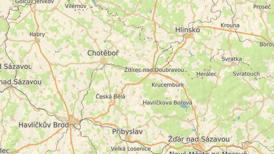 Mrtvého mladíka kolemjedoucí našli u silnice mezi Ždírcem nad Doubravou a Sobíňovem na Havlíčkobrodsku.