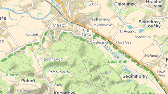 Posprejovan&eacute; sk&aacute;ly lež&iacute; u Ma&scaron;ova, zhruba tři a půl kilometru od Josefova pramene.