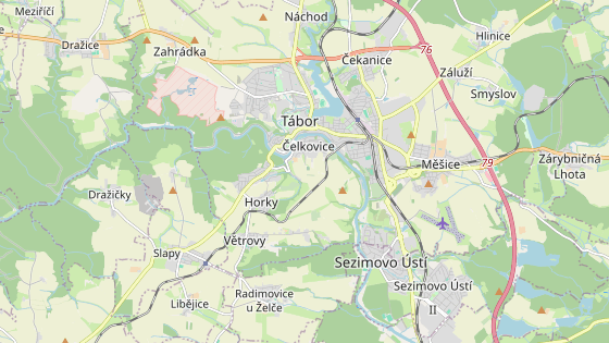 Řidiči na trasu dlouhou téměř 3,7 kilometru najedou u stávající silnice I/3 nedaleko obchodního centra Tesco. Odtud povede na západ, většinou mimo zastavěné území. Na druhém konci se napojí na současnou komunikaci mezi městskou částí Dolní Horky a obcí Slapy. Řidiči na trasu dlouhou téměř 3,7 kilometru najedou u stávající silnice I/3 nedaleko obchodního centra Tesco. Odtud povede na západ, většinou mimo zastavěné území. Na druhém konci se napojí na současnou komunikaci mezi městskou částí Dolní Horky a obcí Slapy.