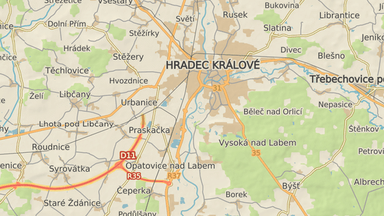 Provizorn konec dlnice D11 byl skoro cel dopoledne uzaven, objdlo se pes Opatovice nad Labem.