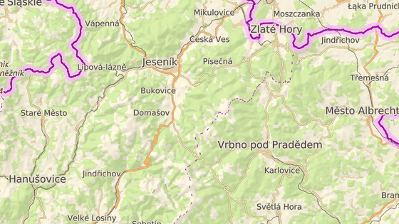 Běžkař se ztratil v oblasti Obřích skal (modrý bod), nalezen byl na okraji Vrbna pod Pradědem, což je vzdušnou čarou přes dvacet kilometrů daleko, po cestách ještě výrazně více. Běžkař se ztratil v oblasti Obřích skal (modrý bod), nalezen byl na okraji Vrbna pod Pradědem, což je vzdušnou čarou přes dvacet kilometrů daleko, po cestách ještě výrazně více.