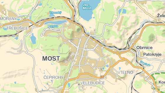 Most'ta çıkan yangın iki düzine kişiyi evden dışarı çıkarmak zorunda kaldı, bazıları merdivene tırmanmak zorunda kaldı